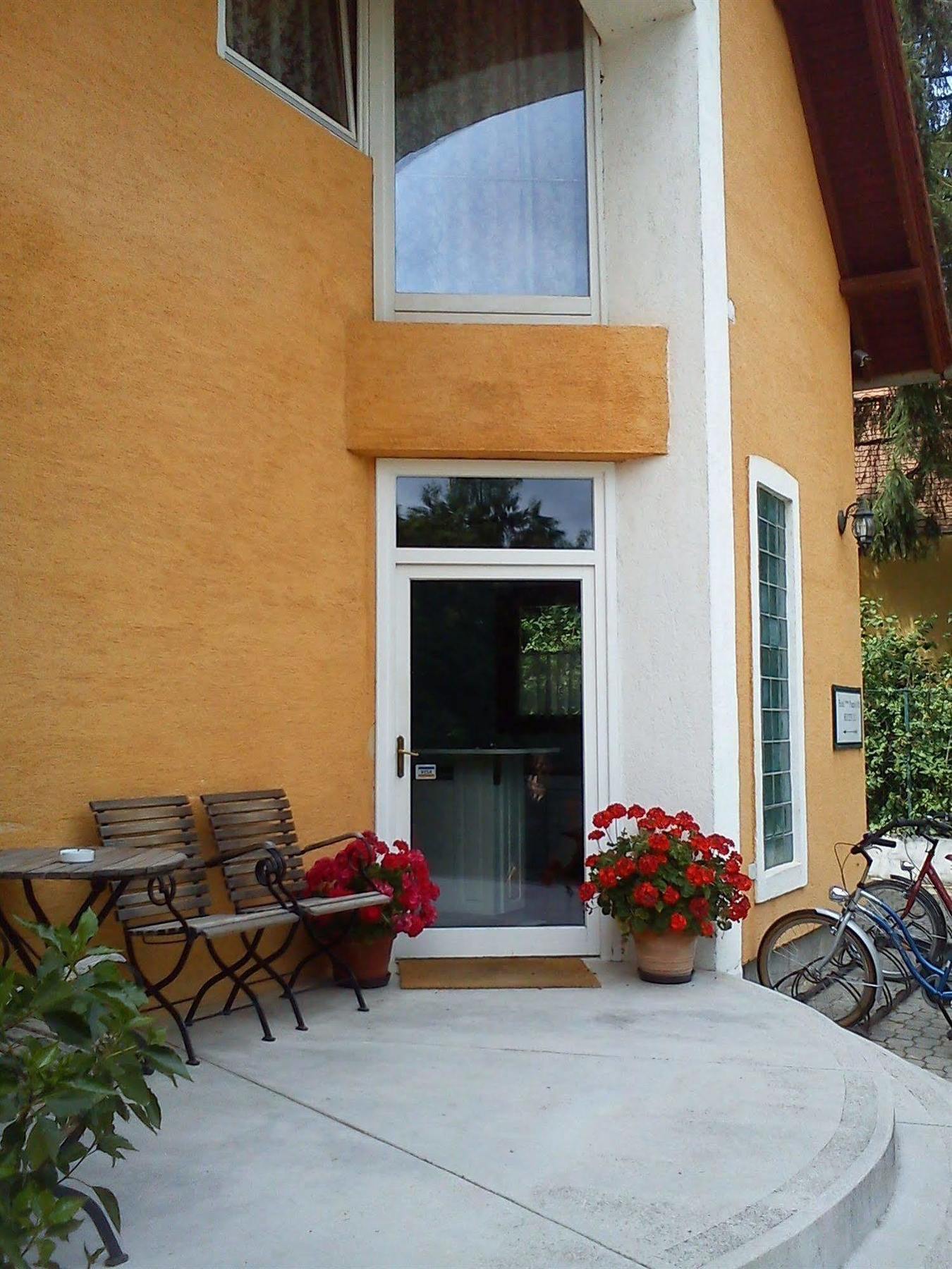 Nr 100 Szentendre Hotel Panzio Szolgaltatasok Bagian luar foto